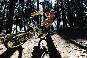 Hotel AVIVA make friends - Singles only