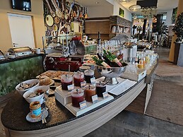 Hotel AVIVA make friends - Singles only