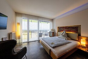 Hotel AVIVA make friends - Singles only