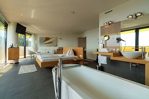 Hotel AVIVA make friends - Singles only