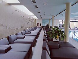 Hotel AVIVA make friends - Singles only