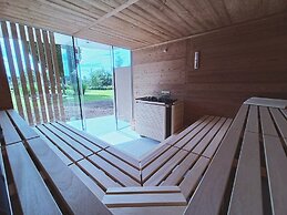 Hotel AVIVA make friends - Singles only