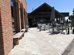 Hotel AVIVA make friends - Singles only