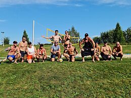 Hotel AVIVA make friends - Singles only