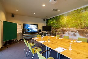 Hotel AVIVA make friends - Singles only