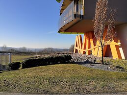 Hotel AVIVA make friends - Singles only