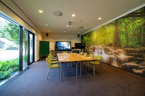 Hotel AVIVA make friends - Singles only