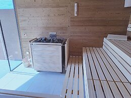 Hotel AVIVA make friends - Singles only