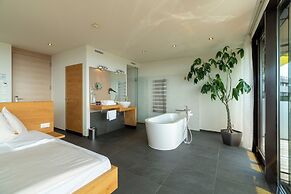 Hotel AVIVA make friends - Singles only