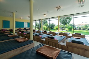 Hotel AVIVA make friends - Singles only