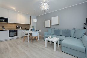 Four Seasons 2 Bedroom by Renters