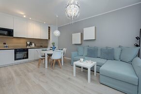 Four Seasons 2 Bedroom by Renters