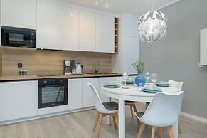 Four Seasons 2 Bedroom by Renters