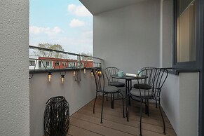 Four Seasons 2 Bedroom by Renters