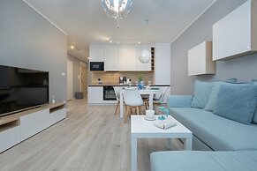 Four Seasons 2 Bedroom by Renters