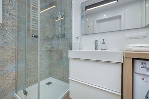 Four Seasons 2 Bedroom by Renters