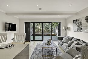 Chic and Contemporary Retreat in Brentford