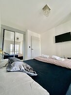 Captivating 1-bed Apartment Greater London