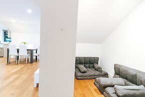 Remarkable, Penthouse - 3-bed Apartment in Purley