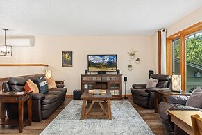 Close to Trails, Parks & Open Space! Amazing Yard!