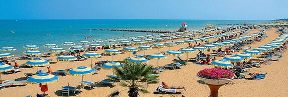 Colourful Modern Flat in Lignano - Beahost