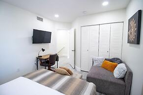 Good Vibes Oasis- Cozy Townhome With Parking