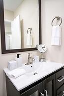 Good Vibes Oasis- Cozy Townhome With Parking