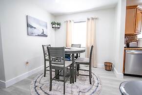 Good Vibes Oasis- Cozy Townhome With Parking