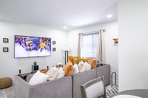 Good Vibes Oasis- Cozy Townhome With Parking