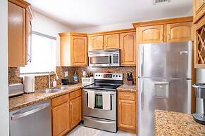 Good Vibes Oasis- Cozy Townhome With Parking