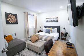 Good Vibes Oasis- Cozy Townhome With Parking
