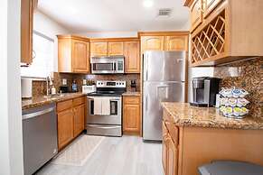 Good Vibes Oasis- Cozy Townhome With Parking