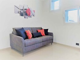 Modern Villa With Jacuzzi Close to the Beach