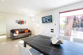 Modern Villa With Jacuzzi Close to the Beach