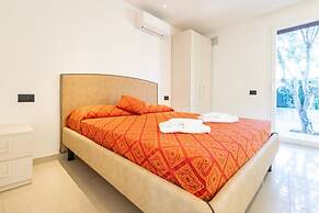 Modern Villa With Jacuzzi Close to the Beach