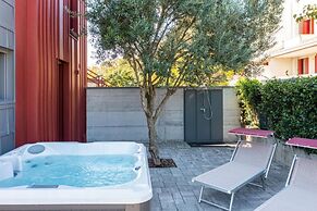 Modern Villa With Jacuzzi Close to the Beach