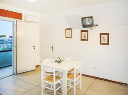 Lovely Apartment for 5 Guests by the Beach