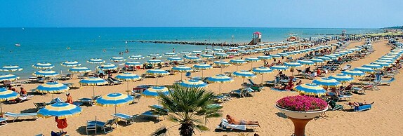 Lovely Apartment for 5 Guests by the Beach