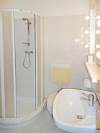 Lovely Apartment for 5 Guests by the Beach