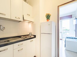 Cozy Studio Apartment With sea View - Beahost