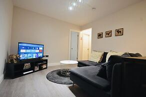 Remarkable 3-bed Ground Floor Apartment - Coventry