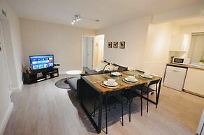 Remarkable 3-bed Ground Floor Apartment - Coventry