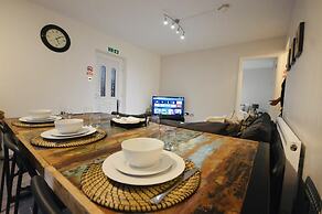 Remarkable 3-bed Ground Floor Apartment - Coventry