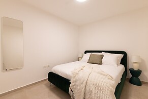 Huge & Lovely Unit 2BR 2BT By the beach