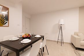 Huge & Lovely Unit 2BR 2BT By the beach