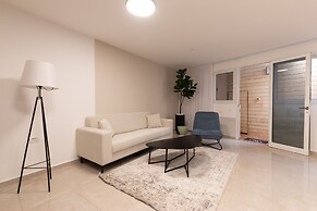Huge & Lovely Unit 2BR 2BT By the beach