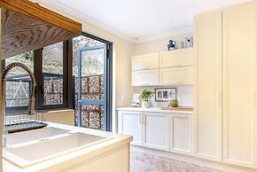 The Weinberg Urban Pod