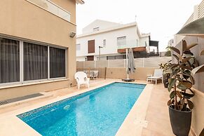 Prestigious Beachfront Villa PrivatePool