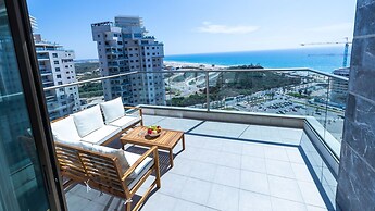 SeaFront Luxurious 3 BR Apartment