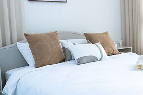 SeaFront Luxurious 3 BR Apartment